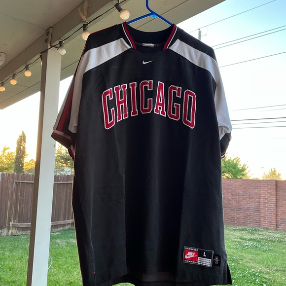 NIKE VINTAGE CHICAGO BULLS SHIRT LARGE